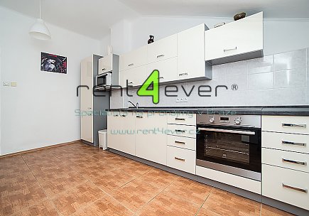 Pronájem bytu, Kyje, Zvíkovská, byt 3+1 v RD, 100 m2, cihla, balkon, zahrada, zařízený nábytkem, Rent4Ever.cz