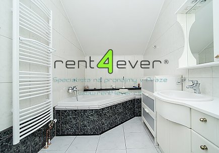 Pronájem bytu, Kyje, Zvíkovská, byt 3+1 v RD, 100 m2, cihla, balkon, zahrada, zařízený nábytkem, Rent4Ever.cz