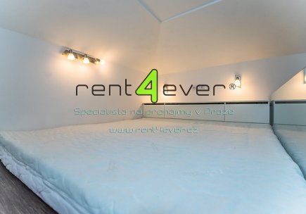 Pronájem bytu, Vinohrady, Francouzská, 1+kk, 30 m2, cihla, vestavěné patro, zahrada, nezařízený, Rent4Ever.cz