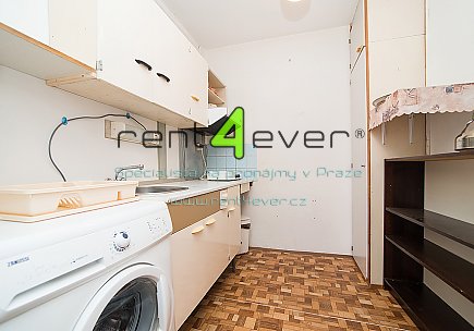 Pronájem bytu, Řepy, Laudova, byt 1+kk, 37 m2, výtah, zařízený nábytkem, Rent4Ever.cz
