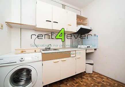 Pronájem bytu, Řepy, Laudova, byt 1+kk, 37 m2, výtah, zařízený nábytkem, Rent4Ever.cz