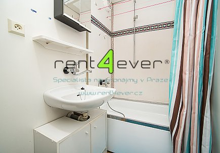 Pronájem bytu, Řepy, Laudova, byt 1+kk, 37 m2, výtah, zařízený nábytkem, Rent4Ever.cz