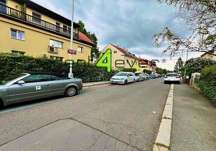 Pronájem bytu, Liboc, Nová Šárka, 1+1 v RD, 26 m2, cihla, zahrada, zařízený nábytkem, Rent4Ever.cz