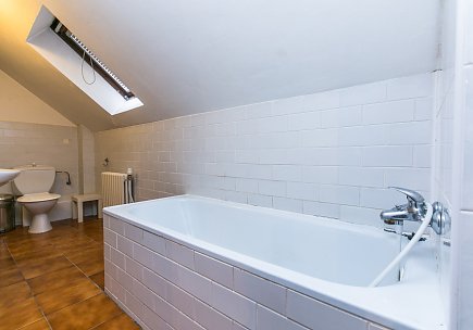 Pronájem bytu, Prosek, Nad Kelerkou, byt 1+kk ve vile, 40 m2, terasa, zařízený nábytkem, Rent4Ever.cz
