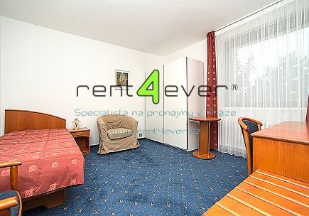 Pronájem bytu, Braník, Ve studeném, byt 1+kk, 25 m2 v RD, cihla, po rekonstrukci, vybavený nábytkem, Rent4Ever.cz