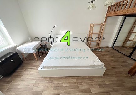 Pronájem bytu, Žižkov, Viklefova, 2+kk, 42 m2, cihla, vestavěné patro, výtah, komplet. zařízený, Rent4Ever.cz