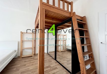 Pronájem bytu, Žižkov, Viklefova, 2+kk, 42 m2, cihla, vestavěné patro, výtah, komplet. zařízený, Rent4Ever.cz