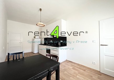 Pronájem bytu, Žižkov, Viklefova, 2+kk, 42 m2, cihla, vestavěné patro, výtah, komplet. zařízený, Rent4Ever.cz