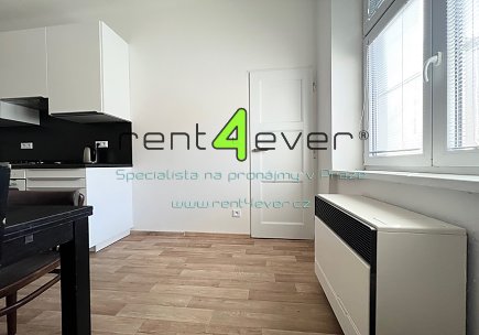 Pronájem bytu, Žižkov, Viklefova, 2+kk, 42 m2, cihla, vestavěné patro, výtah, komplet. zařízený, Rent4Ever.cz