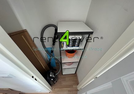Pronájem bytu, Žižkov, Viklefova, 2+kk, 42 m2, cihla, vestavěné patro, výtah, komplet. zařízený, Rent4Ever.cz