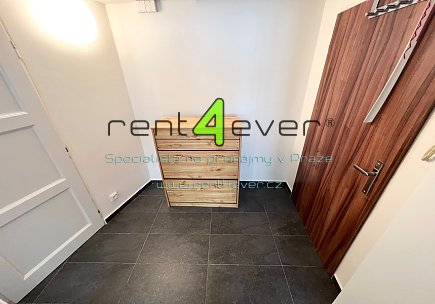 Pronájem bytu, Žižkov, Viklefova, 2+kk, 42 m2, cihla, vestavěné patro, výtah, komplet. zařízený, Rent4Ever.cz