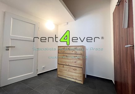 Pronájem bytu, Žižkov, Viklefova, 2+kk, 42 m2, cihla, vestavěné patro, výtah, komplet. zařízený, Rent4Ever.cz