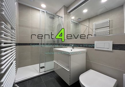 Pronájem bytu, Žižkov, Viklefova, 2+kk, 42 m2, cihla, vestavěné patro, výtah, komplet. zařízený, Rent4Ever.cz