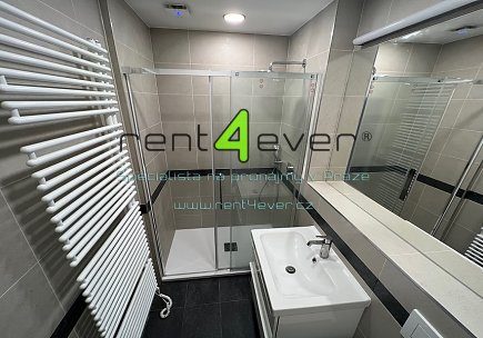 Pronájem bytu, Žižkov, Viklefova, 2+kk, 42 m2, cihla, vestavěné patro, výtah, komplet. zařízený, Rent4Ever.cz