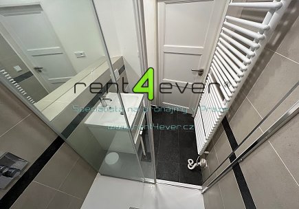 Pronájem bytu, Žižkov, Viklefova, 2+kk, 42 m2, cihla, vestavěné patro, výtah, komplet. zařízený, Rent4Ever.cz