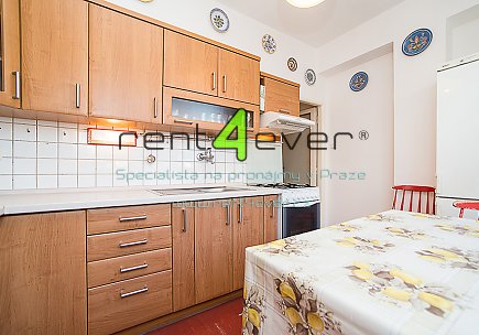 Pronájem bytu, Strašnice, Přetlucká, byt 3+1, 78 m2,  šatna, částečně vybavený nábytkem, Rent4Ever.cz