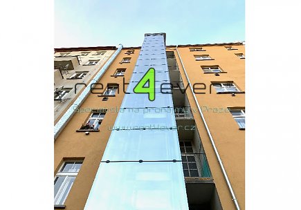 Pronájem bytu, Dejvice, Wuchterlova, byt 2+1, 54 m2, cihla, komora, zahrada, výtah, nevybavený, Rent4Ever.cz