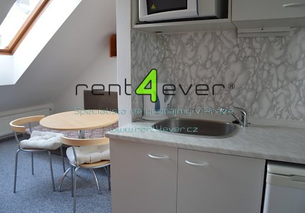 Pronájem bytu, Strašnice, Konojedská,  1+kk, 20 m2, cihla, částečně zařízený, Rent4Ever.cz