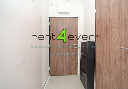 Pronájem bytu, Vysočany, Pod Harfou, 1+kk, 25m2, novostavba, cihla, výtah, balkon, zařízený, Rent4Ever.cz