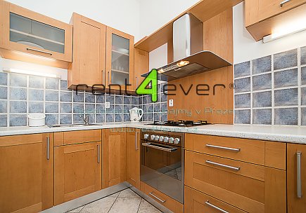 Pronájem bytu, Vinohrady, Na Kozačce, 2+kk, 58 m2, po rekonstrukci, výtah, terasa, část. zařízený, Rent4Ever.cz