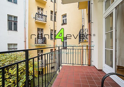 Pronájem bytu, Vinohrady, Na Kozačce, 2+kk, 58 m2, po rekonstrukci, výtah, terasa, část. zařízený, Rent4Ever.cz