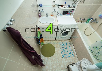 Pronájem bytu,  Metro A Dejvická, Wuchterlova, 2+1, 50 m2, komora, zahrada, nezařízený nábytkem, Rent4Ever.cz