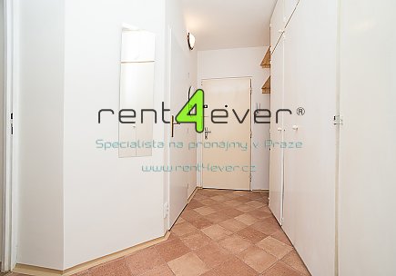 Pronájem bytu, Metro C Pražského povstání, byt 2+kk, 40 m2, sklep, výtah, nevybavený nábytkem, Rent4Ever.cz