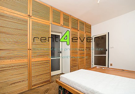Pronájem bytu, Spořilov, Na Chodovci, 2+1, 49 m2, balkon, 2 neprůchozí pokoje, částečně zařízený, Rent4Ever.cz