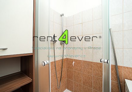 Pronájem bytu, Spořilov, Na Chodovci, 2+1, 49 m2, balkon, 2 neprůchozí pokoje, částečně zařízený, Rent4Ever.cz