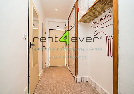 Pronájem bytu, Spořilov, Na Chodovci, 2+1, 49 m2, balkon, 2 neprůchozí pokoje, částečně zařízený, Rent4Ever.cz