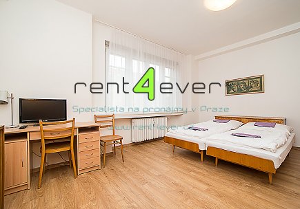 Pronájem bytu, Vršovice, Čeljabinská, 2+1, 66 m2, po rekonstrukci, cihla, balkon, výtah, zařízený, Rent4Ever.cz