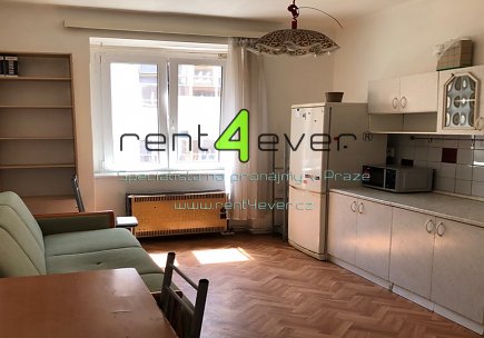 Pronájem bytu, Metro B Českomoravská, 1+1, 46 m2, cihla, patro na spaní, částečně zařízený nábytkem, Rent4Ever.cz