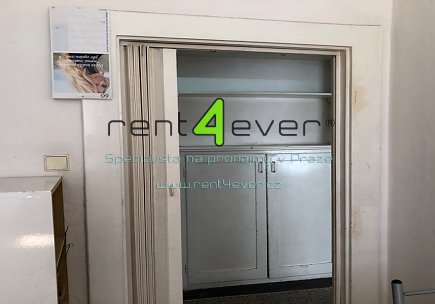 Pronájem bytu, Metro B Českomoravská, 1+1, 46 m2, cihla, patro na spaní, částečně zařízený nábytkem, Rent4Ever.cz