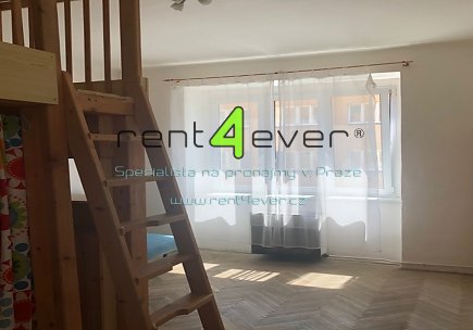 Pronájem bytu, Metro B Českomoravská, 1+1, 46 m2, cihla, patro na spaní, částečně zařízený nábytkem, Rent4Ever.cz