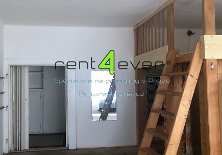 Pronájem bytu, Metro B Českomoravská, 1+1, 46 m2, cihla, patro na spaní, částečně zařízený nábytkem, Rent4Ever.cz