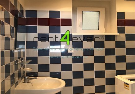 Pronájem bytu, Metro B Českomoravská, 1+1, 46 m2, cihla, patro na spaní, částečně zařízený nábytkem, Rent4Ever.cz