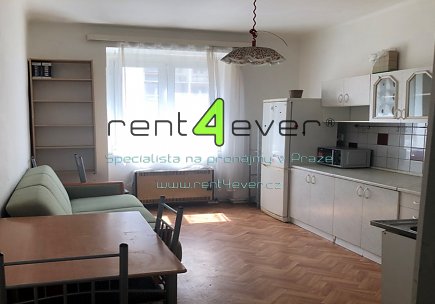 Pronájem bytu, Metro B Českomoravská, 1+1, 46 m2, cihla, patro na spaní, částečně zařízený nábytkem, Rent4Ever.cz