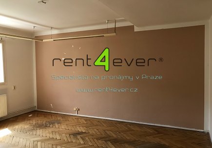 Pronájem bytu,  Smíchov, Franty Kocourka, byt 3+1 ve vile, 71 m2, komora, zahrada, nezařízený, Rent4Ever.cz