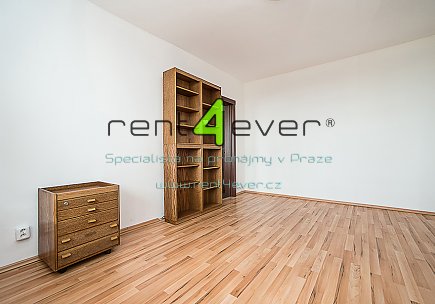 Pronájem bytu, Letňany, Dobratická, 1+1, 38 m2, po rekonstrukci, lodžie, sklep, výtah,částečně zař., Rent4Ever.cz