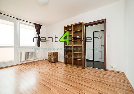 Pronájem bytu, Letňany, Dobratická, 1+1, 38 m2, po rekonstrukci, lodžie, sklep, výtah,částečně zař., Rent4Ever.cz