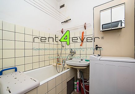 Pronájem bytu, Malešice, Hostýnská, 3+1, 75 m2, komora, výtah, zařízený nábytkem, Rent4Ever.cz