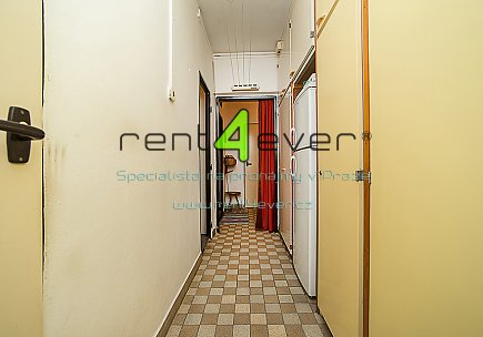 Pronájem bytu, Malešice, Hostýnská, 3+1, 75 m2, komora, výtah, zařízený nábytkem, Rent4Ever.cz