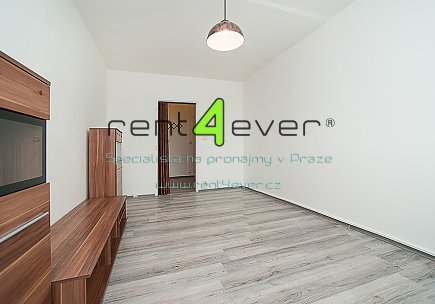 Pronájem bytu, Černý Most, Bryksova, byt 2+1, 39 m2, po rekonstrukci, částečně zařízený nábytkem, Rent4Ever.cz