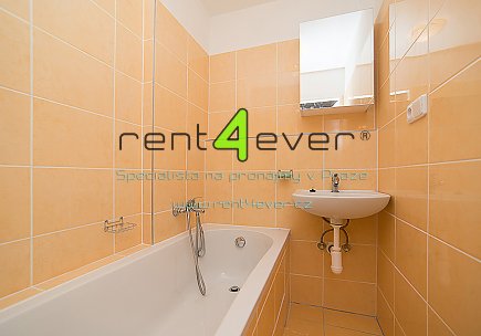 Pronájem bytu, Černý Most, Bryksova, byt 2+1, 39 m2, po rekonstrukci, částečně zařízený nábytkem, Rent4Ever.cz