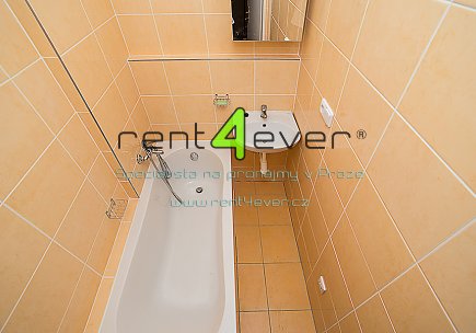 Pronájem bytu, Černý Most, Bryksova, byt 2+1, 39 m2, po rekonstrukci, částečně zařízený nábytkem, Rent4Ever.cz