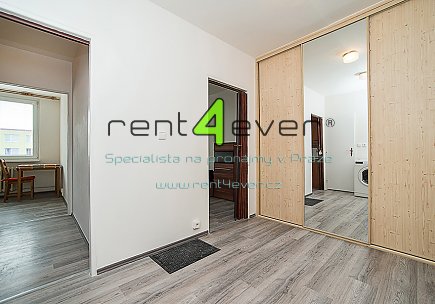 Pronájem bytu, Černý Most, Bryksova, byt 2+1, 39 m2, po rekonstrukci, částečně zařízený nábytkem, Rent4Ever.cz