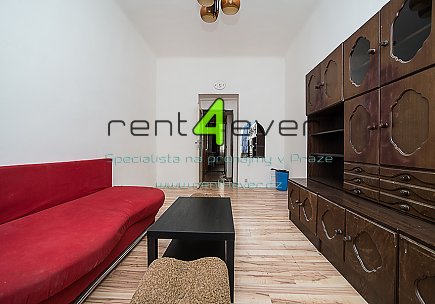 Pronájem bytu, Žižkov, Koněvova, byt 1+1, 35 m2 s patrem na spaní 7 m2, částečně zařízený, Rent4Ever.cz