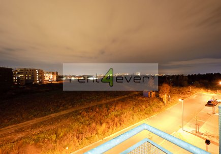 Pronájem bytu, Malešice, Univerzitní, 1+kk, 37 m2, novostavba, balkon, výtah, nezařízený, Rent4Ever.cz