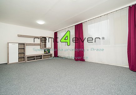 Pronájem bytu, Kobylisy, Havránkova, byt 1+1, 36 m2, po rekonstrukci, komora, nezařízený, Rent4Ever.cz