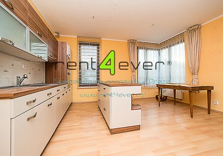 Pronájem bytu, Košíře, Musílkova, byt 2+kk, 68 m2, cihla, po rekonstrukci, komora, zařízený, Rent4Ever.cz